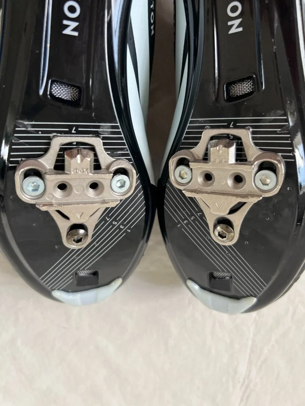 Peloton shoes cycling biking womens 9 40 black white 3 strap delta clip